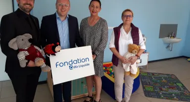 Air Liquide Dormagen: Spende von 13.000 Euro ermöglicht Spielzimmer und Lernraum für Flüchtlinge