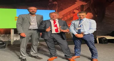 Air Liquide Electronics wurde von Globalfoundries Fab1 mit dem Supplier Award in der Kategorie „Outstanding Supply Flexibility“ ausgezeichnet.