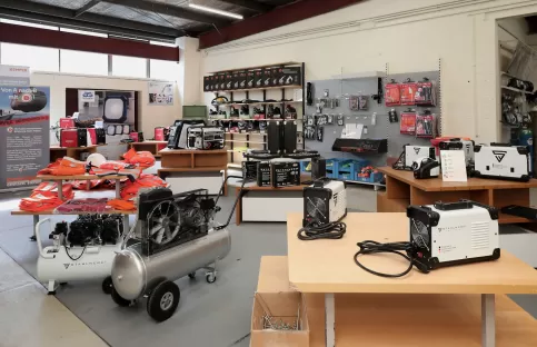 Stuch Schweißtechnik: umfassendes Angebot vom Schweißerhelm bis zur Stromdüse, vom Fugenhobler bis zum Schweißgerät