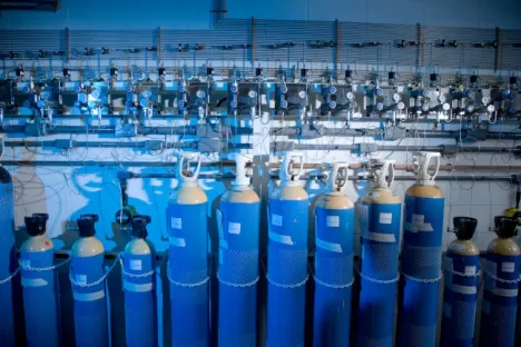 Bouteilles ALPHAGAZ™ connectées au circuit de distribution