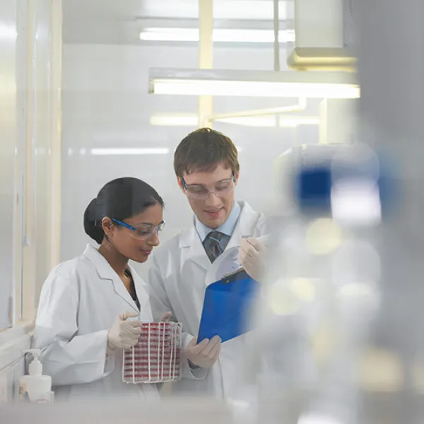 Team der Spezialgaseanalytik im Werk Krefeld-Gellep