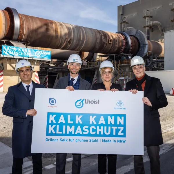 -Le Van, Perterer, Neubaur, Köfler vor dem Lhoist-Kalkwerk Flandersbach