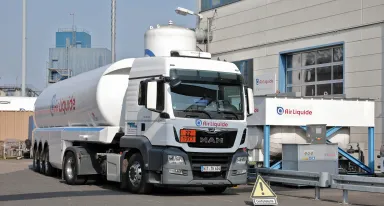 Die Voraussetzungen für eine Ausbildung zum Gasefahrer: LKW-Führerschein, sowie ein ADR-Schein für den Transport von Gefahrgütern. 