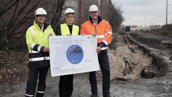 Mona Neubaur weiht Wasserstoff-Pipeline von Air Liquide zum Stahlwerk von thyssenkrupp in Duisburg ein