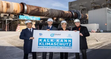 -Le Van, Perterer, Neubaur, Köfler vor dem Lhoist-Kalkwerk Flandersbach