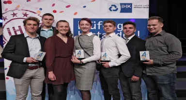 Bestenehrung: IHK ehrt Air Liquide-Azubi und Ausbildungsbetrieb 